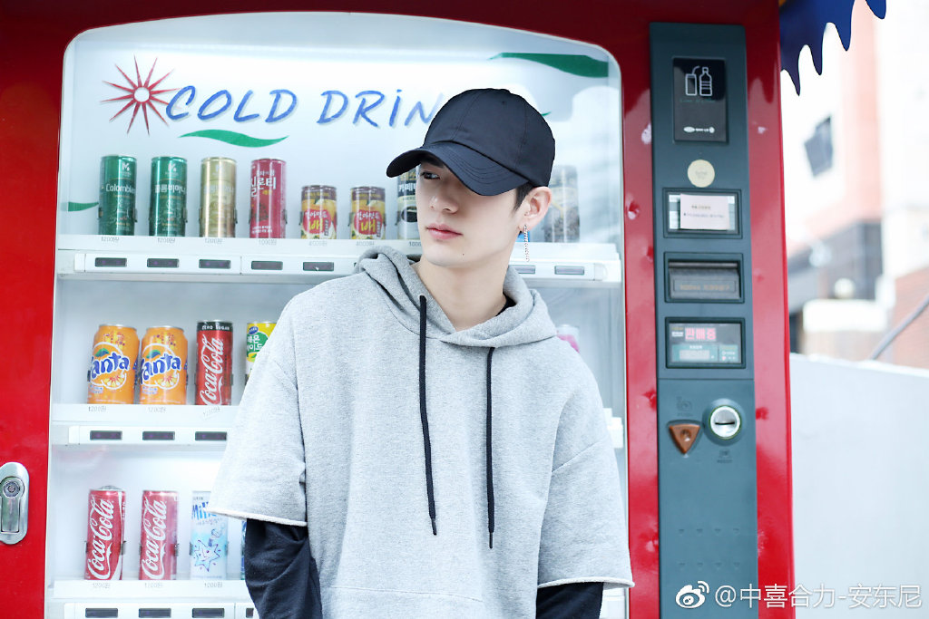 鏄撶儕鍗冪幒鐜嬭仾,鏄撶儕鍗冪幒鍜岀帇鎬濊仾鍚堢収