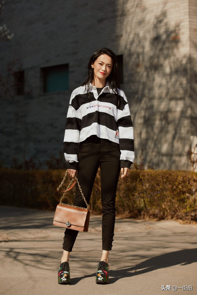 姚晨裙装图片,姚晨穿露肩裙好看吗