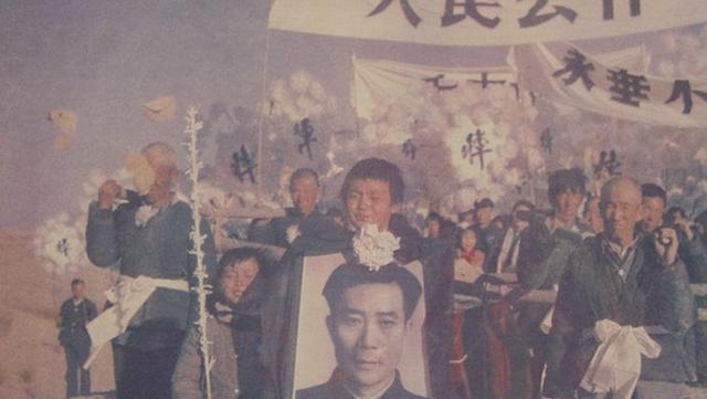 横跨57年,这2部电影3个山东男人,凭什么惹哭了3代中国人?
