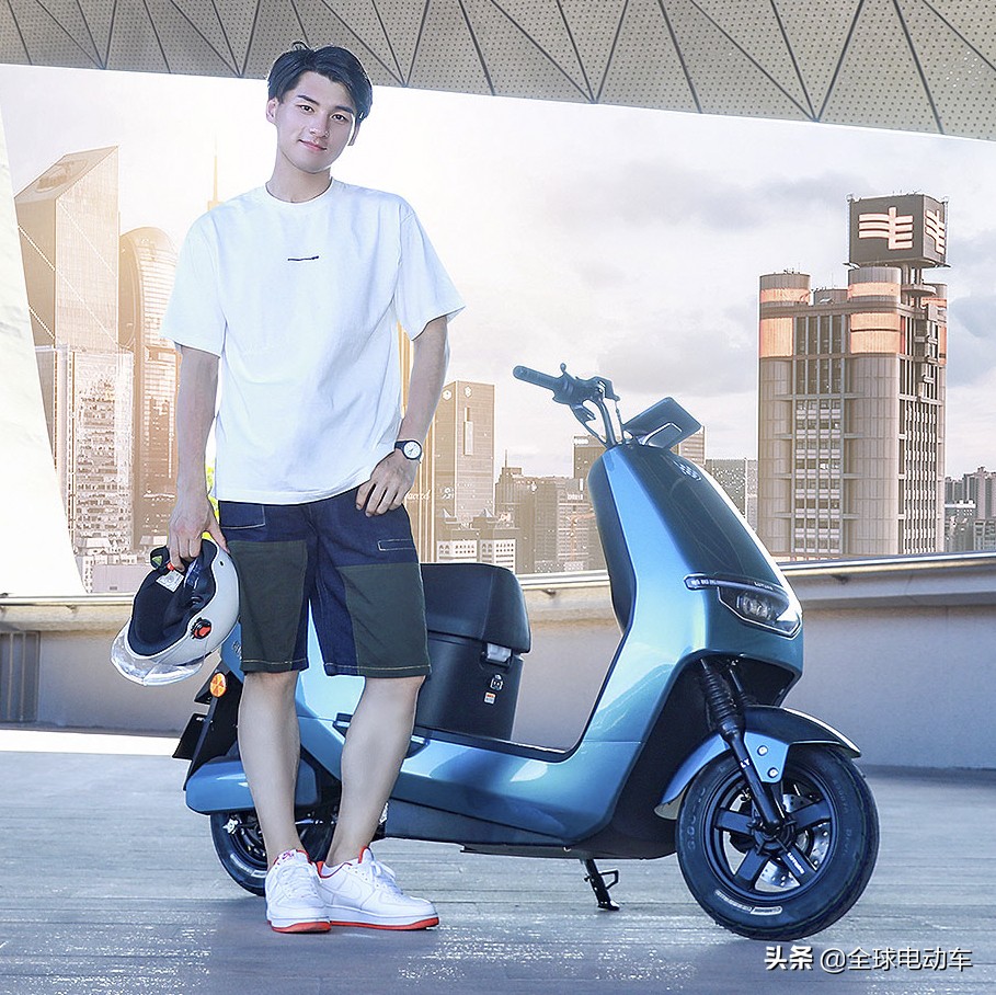 绿源最新款大续航电动车,绿源炫酷高续航电动车测评