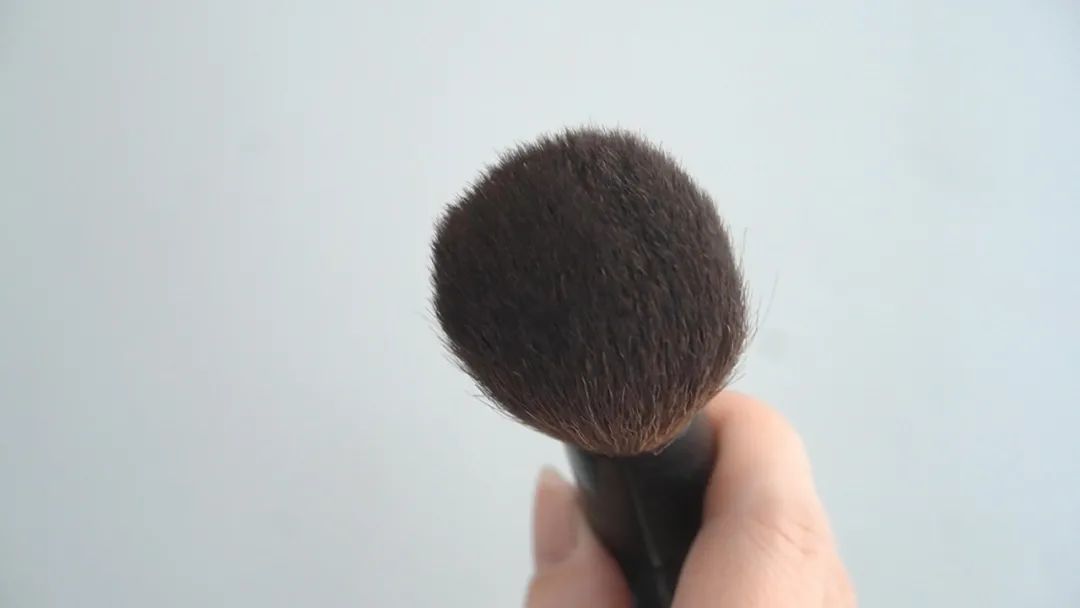 我终于找到比美妆蛋省粉100倍的宝藏刷子