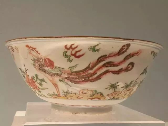 瓷器上做旧的变色气泡是什么样的,瓷器做旧可以用茶水和碱混合液吗