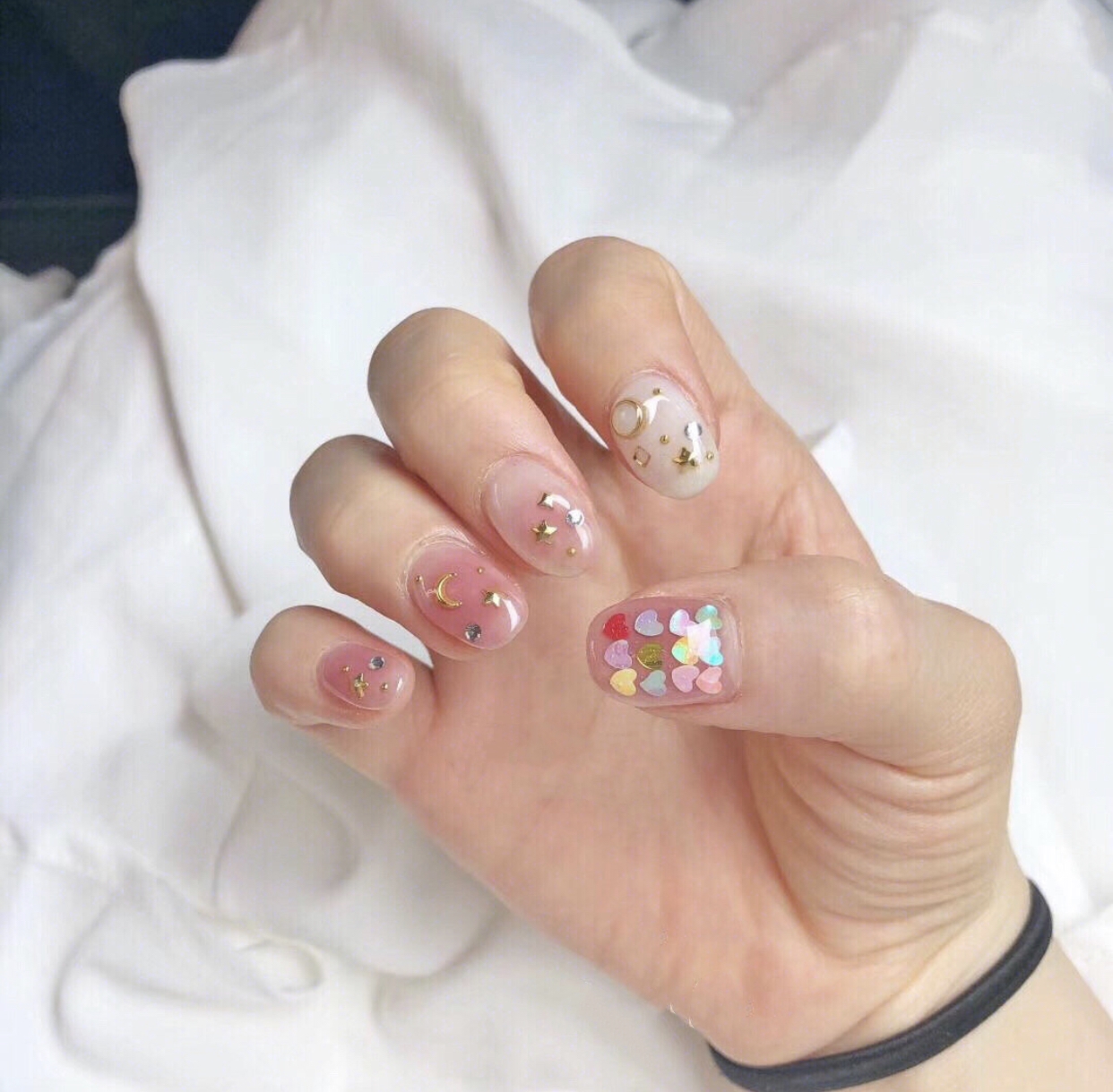 美甲夏日显白气质清冷,夏日仙气美甲适合指甲往里面长的