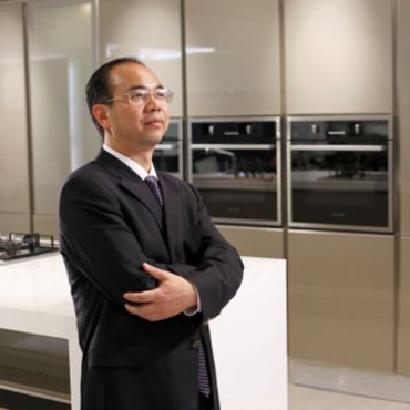 从破产欠债十亿到全国首富,从首富到老赖的经历