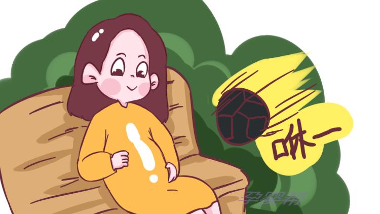 熊孩子把球踢到别人车上后续,熊孩子用球踢孕妇