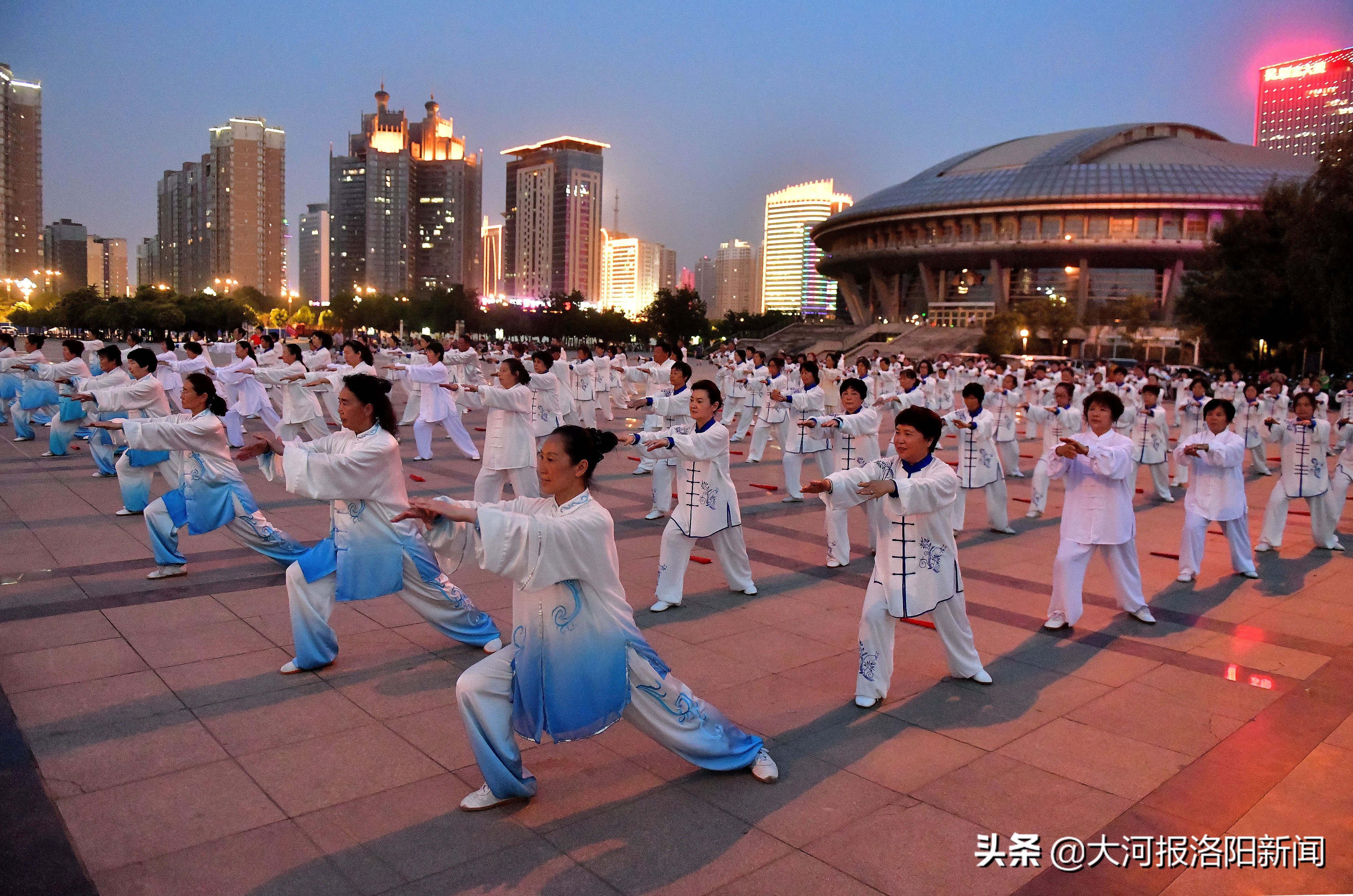 风味夜食、品质夜读、时尚夜娱，洛龙“古都夜八点”，活力新生活