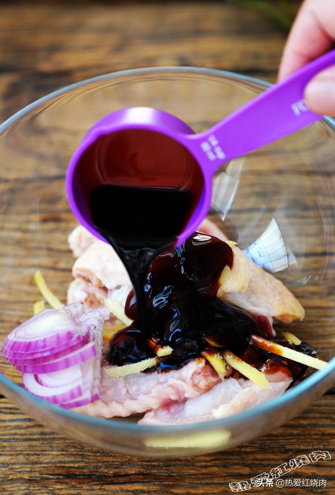 鸡翅最好吃的做法入口酥脆,鸡翅要怎么炸才好吃又有营养