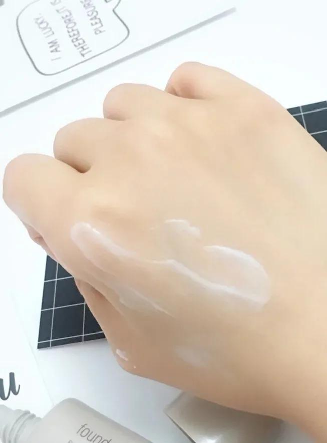 别换粉底了，卡粉真不是它的问题