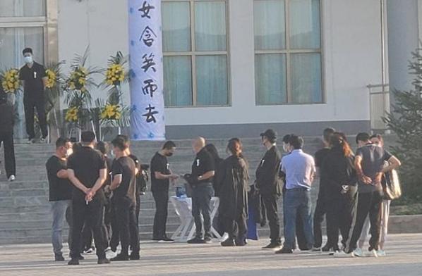 赵本山用直升机送于月仙,赵本山派私人飞机接于月仙回老家