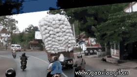 足球搞笑gif动图,踢蛋搞笑图片