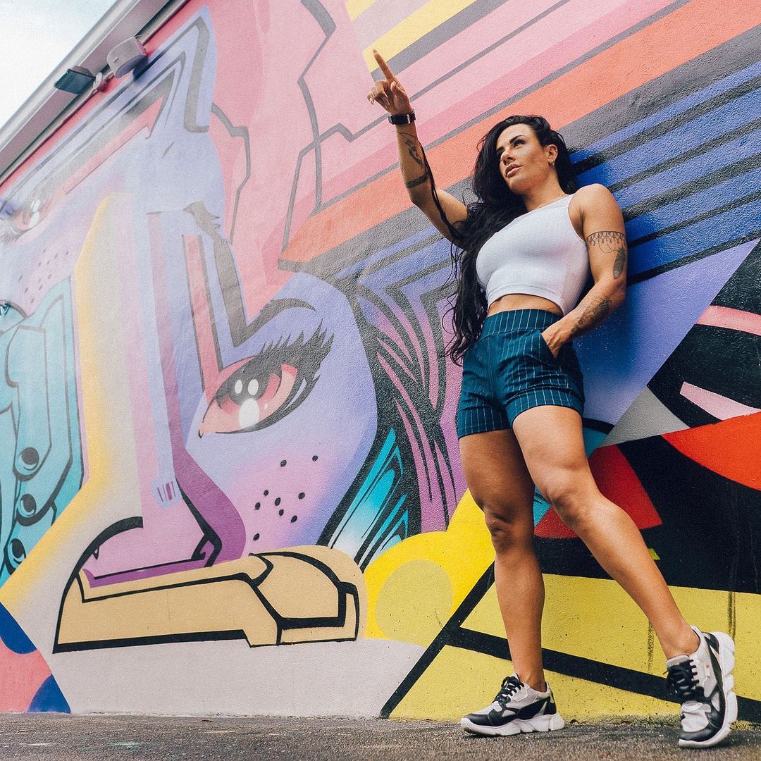 巴西最强壮女健身模特,a4腰身材展示