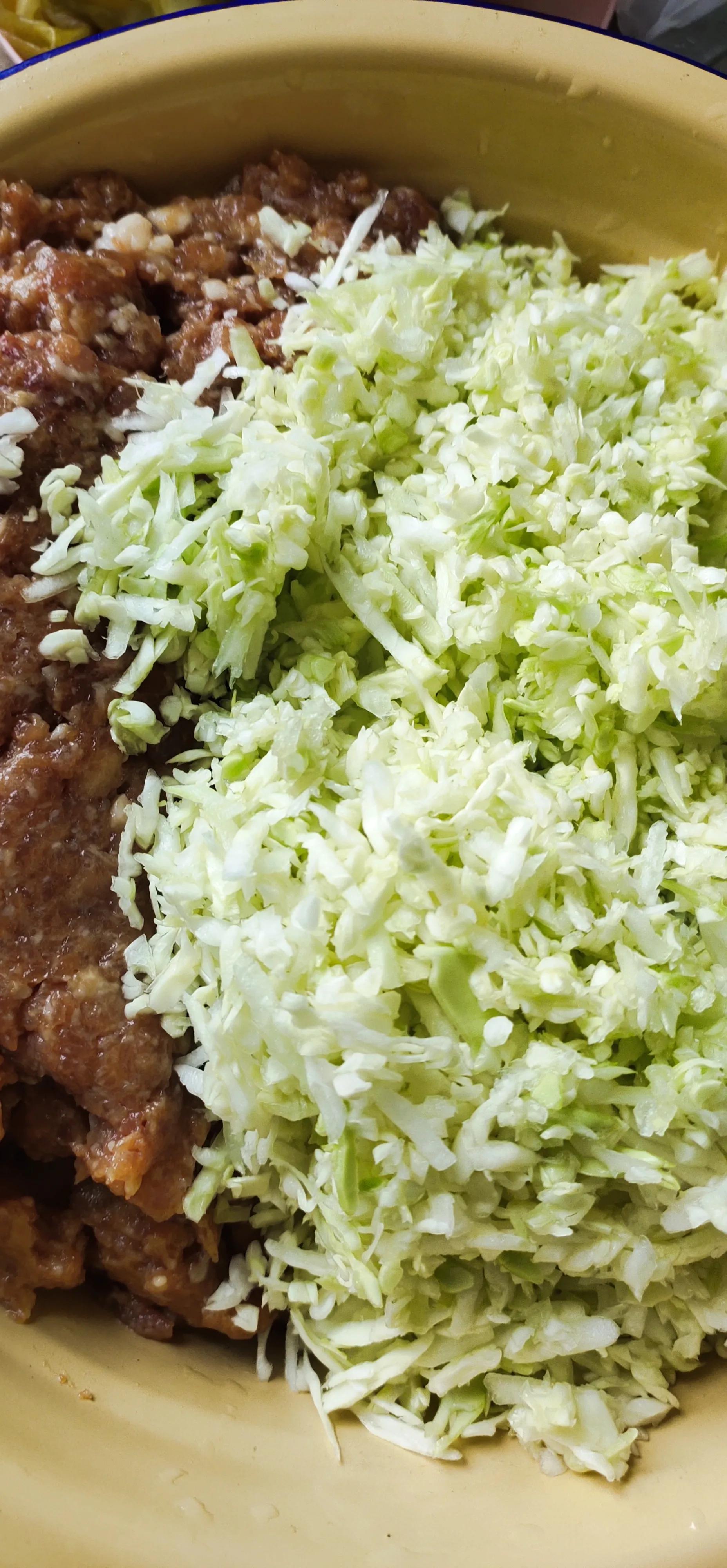 猪肉圆白菜馅饺子圆白菜焯水,包包子圆白菜焯水好还是不焯水好