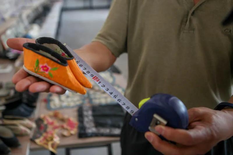 ＂三寸金莲＂到底有多小，见到弓鞋后会不相信自己的眼睛