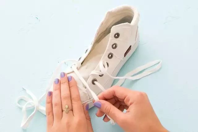 小白鞋怎么改好看,小白鞋变颜色教程