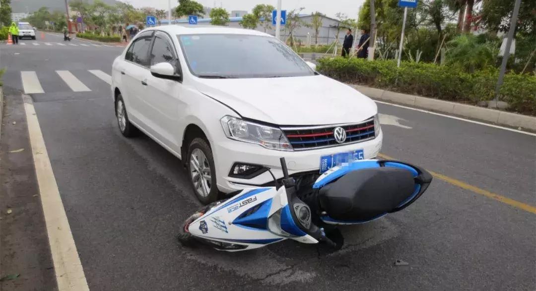 珠海横穿马路被撞飞后续,珠海一男子骑摩托车逆行身亡