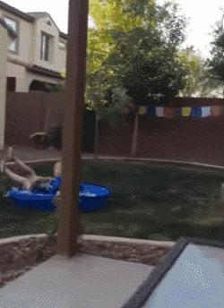 空中一字马搞笑图,一个突如其来的一字马