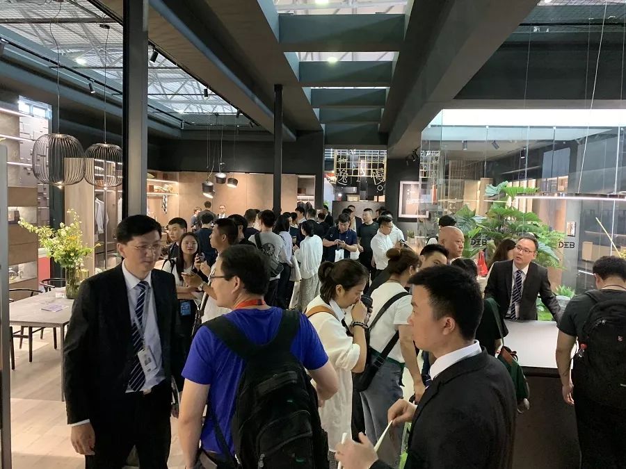 厨卫奥斯卡刻上德贝烙印，德贝制造荣耀亮相