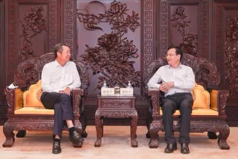 现金694.4亿,无短期偿债压力,奥园郭梓文大手笔拿地底气足