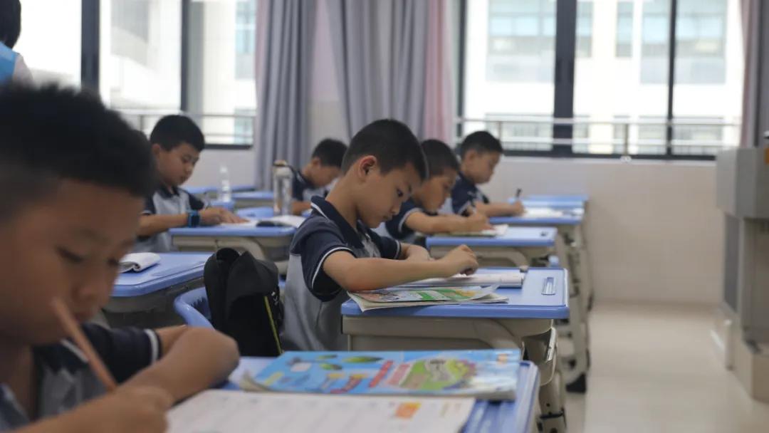 寒假在托管班的一天300字,假期托管班一日三餐