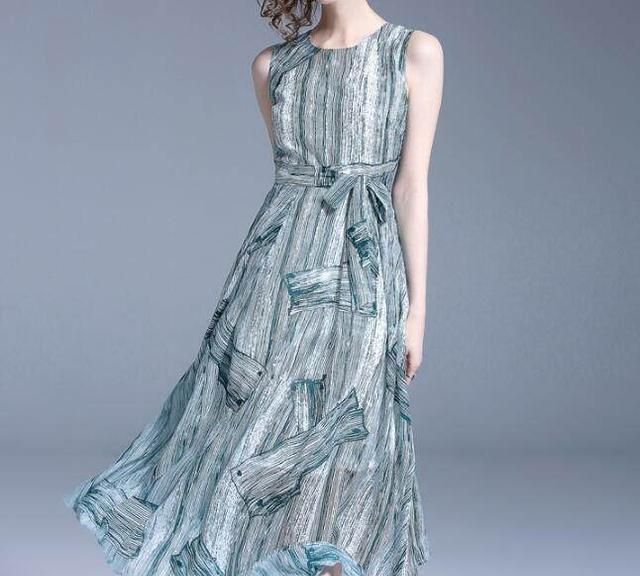 宽松气质印花连衣裙洋气时尚减龄,时尚印花长款大摆雪纺高档连衣裙