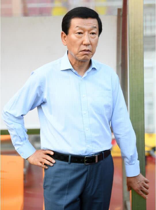 崔康熙谈上半时防线连丢三球,崔康熙执教首日泰山队四外援加练