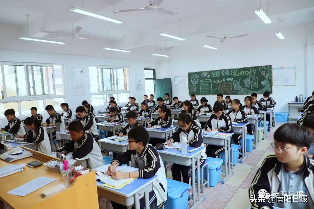 南阳完全中学校长,南阳市第一完全学校东大门图片