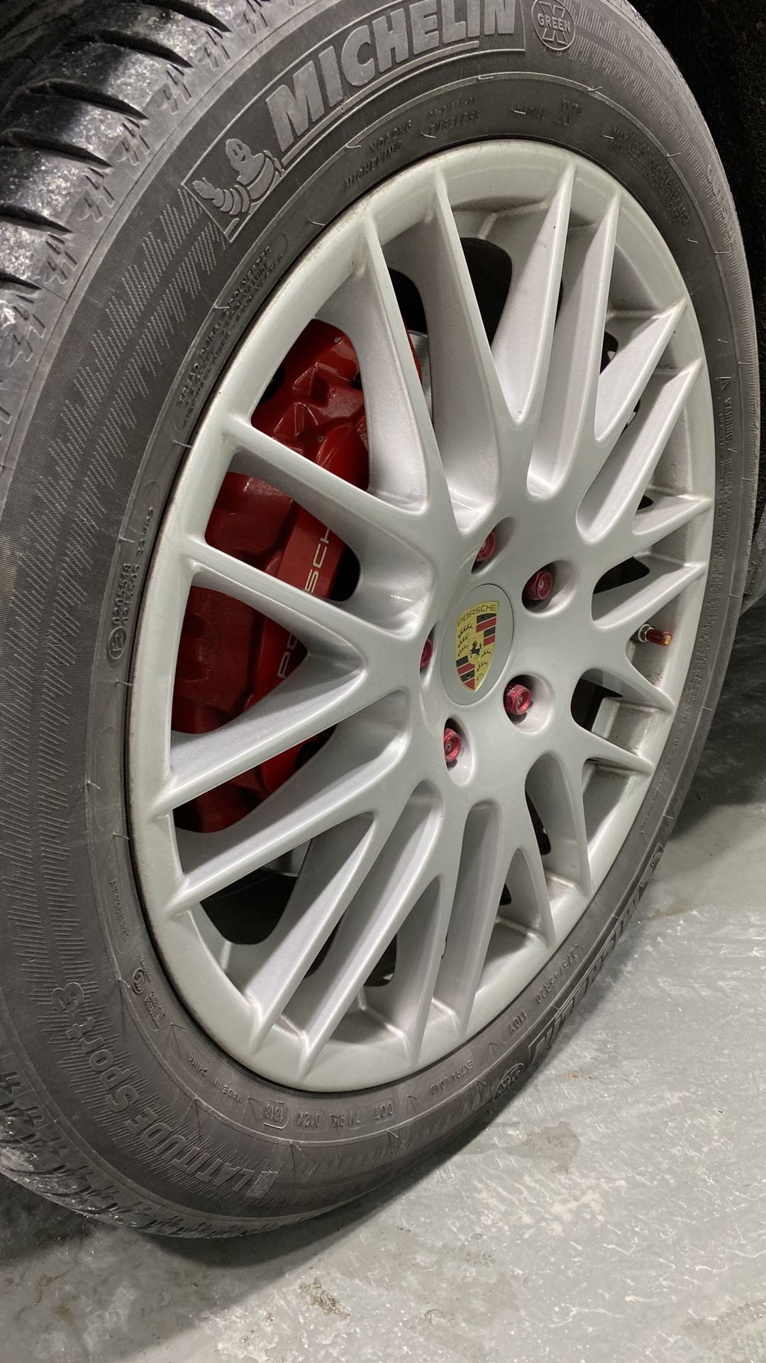 保时捷卡宴换轮毂教程,保时捷卡宴换轮毂要哪种轮胎