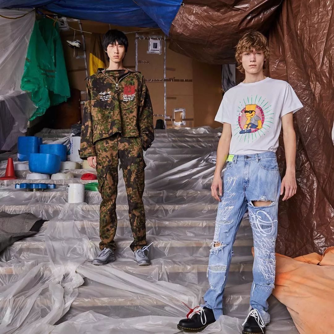 优衣库与kaws联名t恤 (优衣库kaws联名t恤图片)