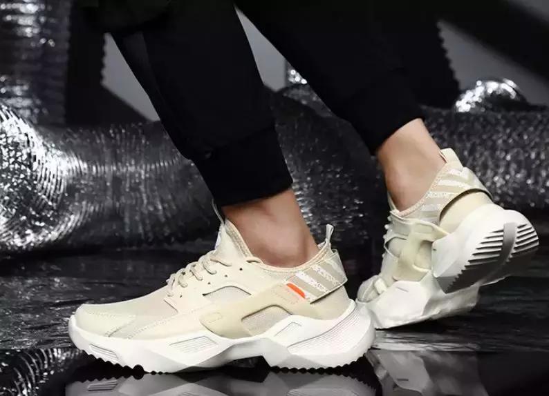 比较轻而且回弹和减震都不错的鞋,又软又帅又减震的鞋子推荐