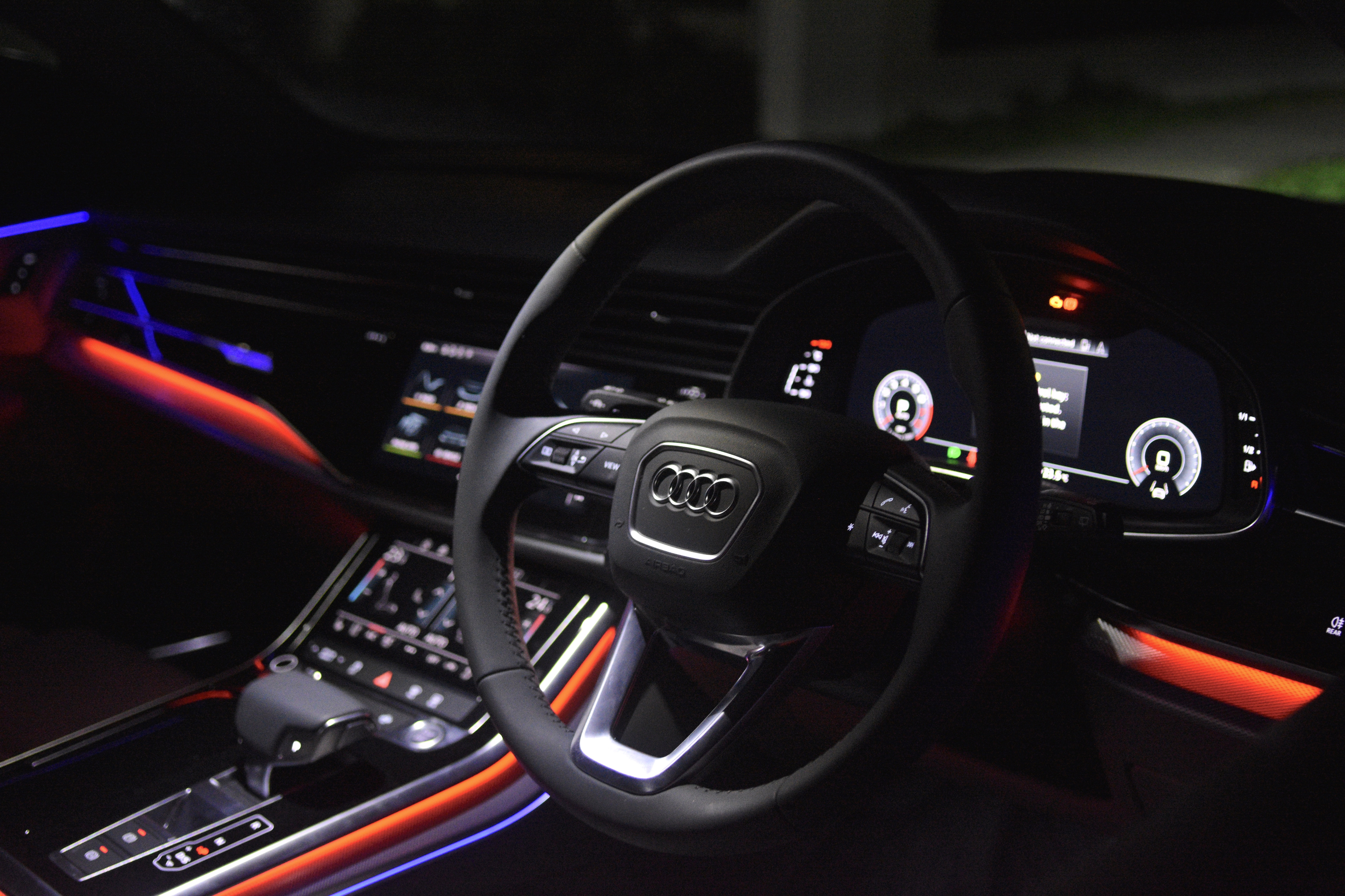 奥迪q8名场面,奥迪q855tfsi价格多少钱