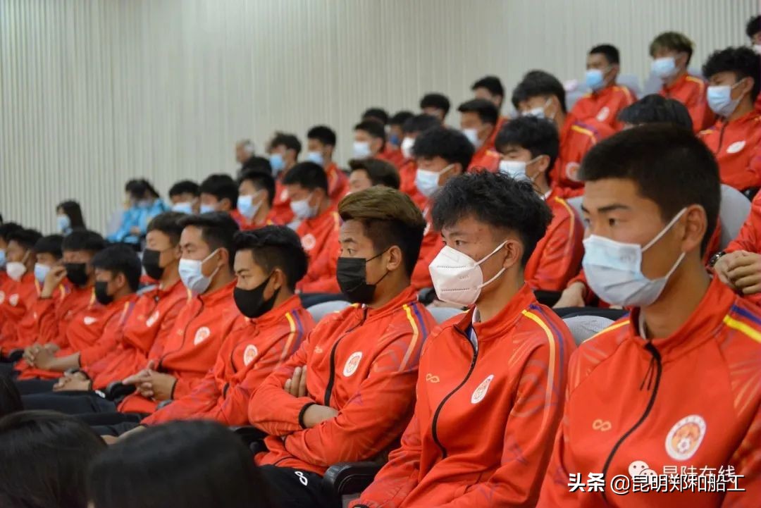 团结拼搏运动会,足球队砥砺前行奋进拼搏