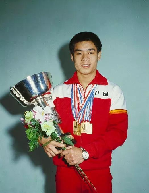 李宁跌落神坛,李宁跌落神坛视频