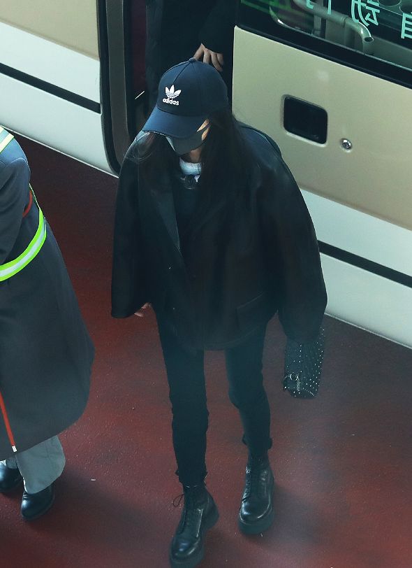 中式盘扣皮衣女刘雯,刘雯皮衣穿搭大合集