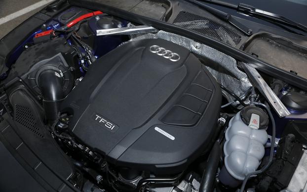 豪华动感奥迪a4l,奔驰c260和奥迪a4l试驾对比