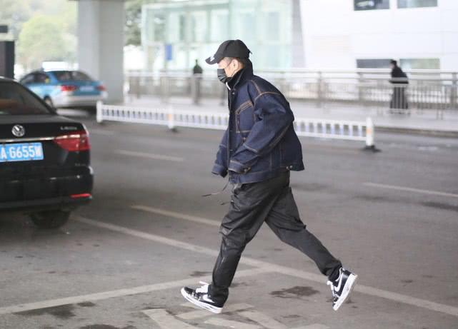 维嘉穿着条纹衣服,维嘉穿搭