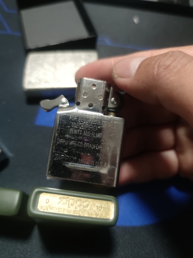 正品zippo内胆里有几块棉花,正品zippo内胆哪些小瑕疵是正常的