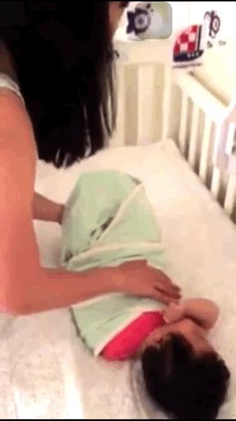 一个多月宝宝困了如何哄睡,小宝宝半夜醒了怎么哄睡