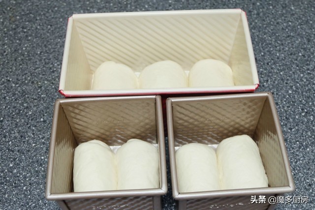 制作松软黄油面包不用太多牛奶,这个面包方子非常好