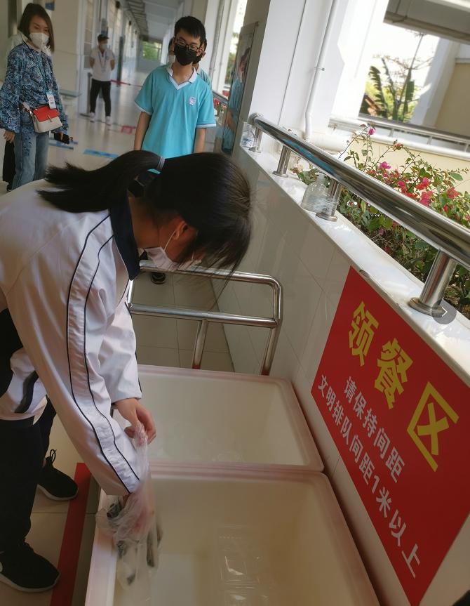 现场直击开学的视频,直击全国多地中小学开学