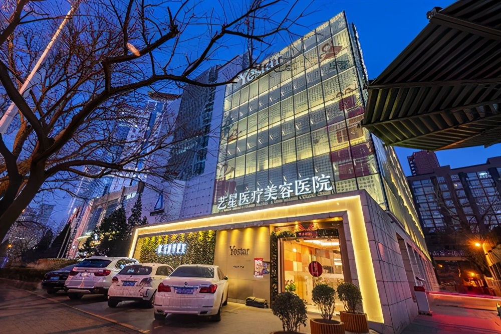 小伙花6万整容30次如今帅到认不出,小伙花十几万整容太成功后续