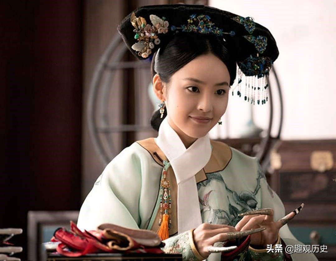 乾隆皇帝死后是他的哪个儿子继位,乾隆皇帝薨逝后他的妃子下场如何