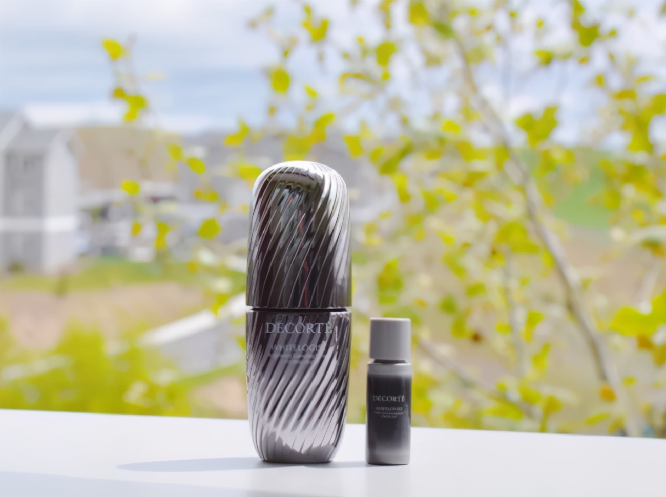 一直在美白却越来越黑的原因,为什么用了美白精华反而黑了