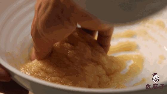 给你们推荐这道嘎滋脆的脆皮烧鸡！看视频口水就已经不受控制了