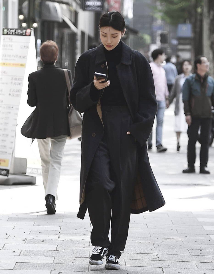 街拍奇装异服完整版,韩国人极简的穿搭风格