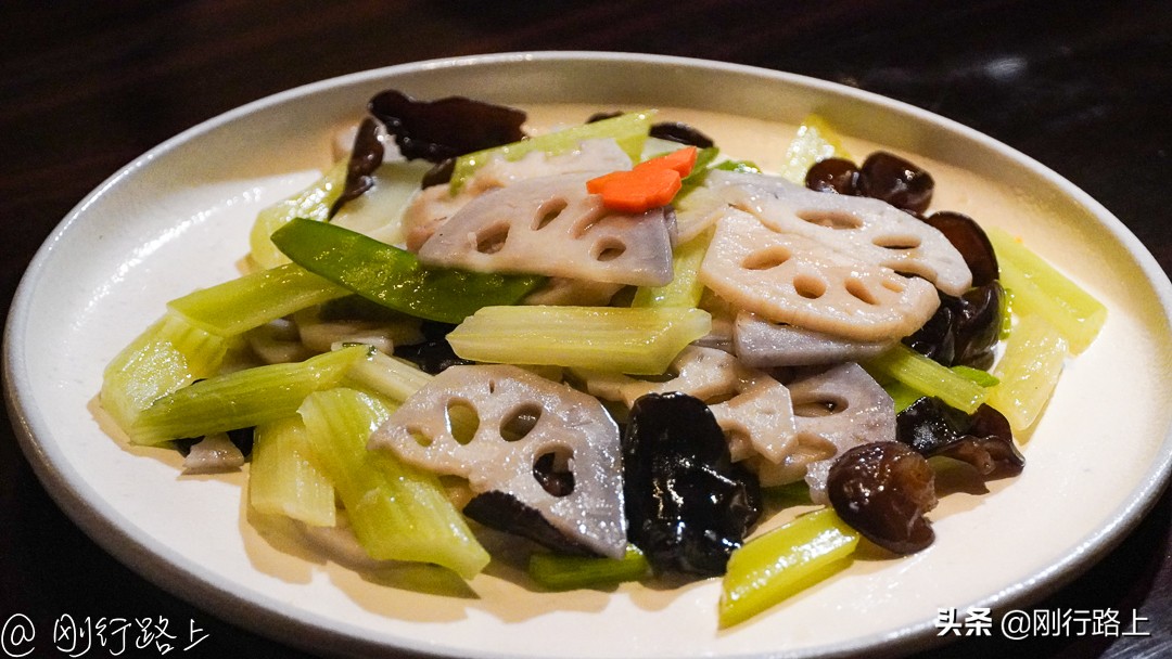 这个假期去哪玩会好一些,来禅泉酒店体验慢生活