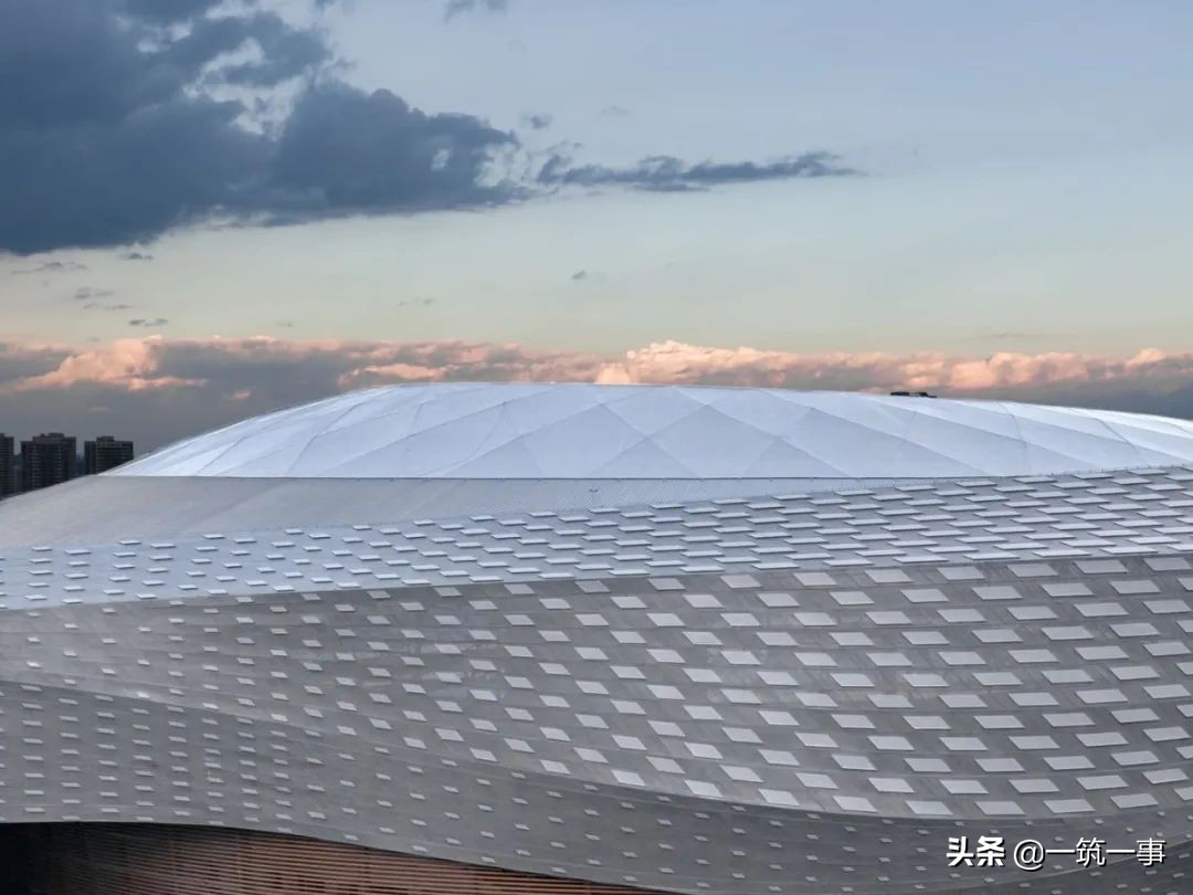 凤凰山体育公园：这座满足顶级赛事标准的场馆藏了多少“秘密”？