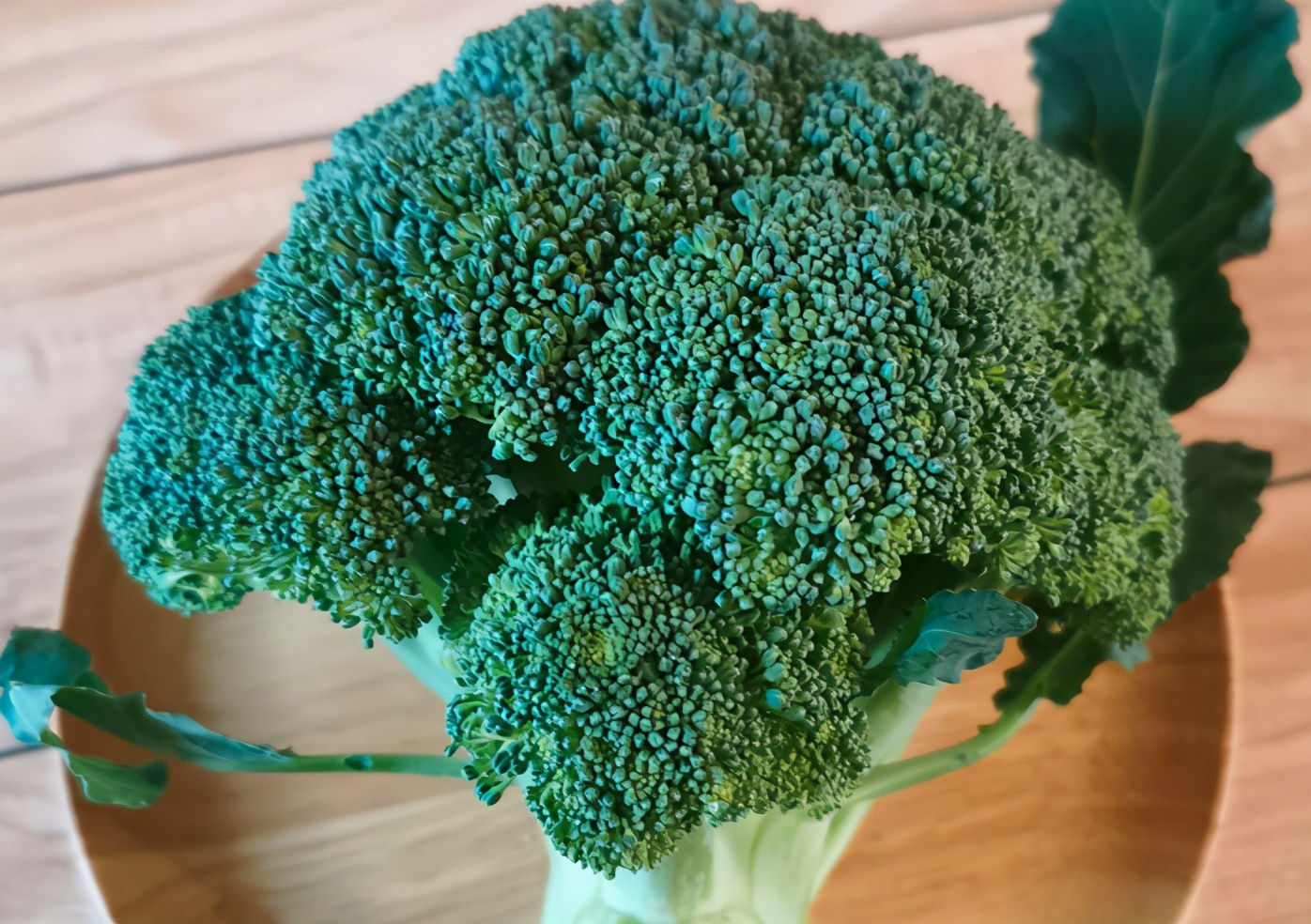 清洗西兰花用凉水还是热水,苏打水泡西兰花能洗得干净吗