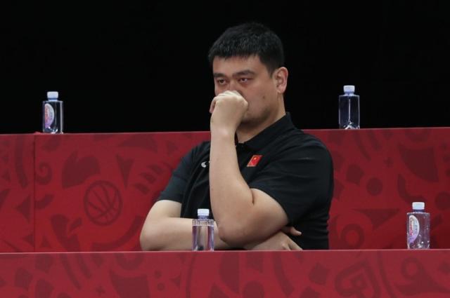 中国男篮和男足成功会师,中国男篮对战中国足球谁更强