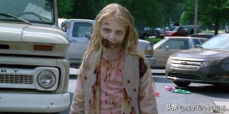 《行尸走肉》：丧尸不吃不喝能活多久？丧尸为什么不会相互攻击？