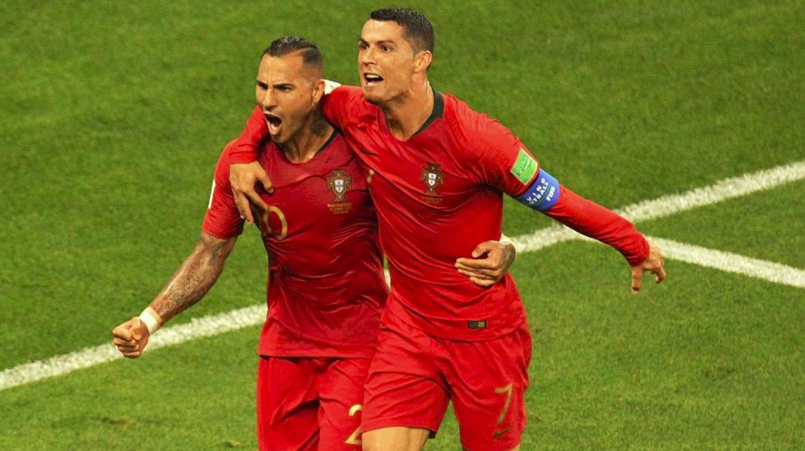 他拥有世上无与伦比的外脚背技术，比C罗更有天赋可是难有成就